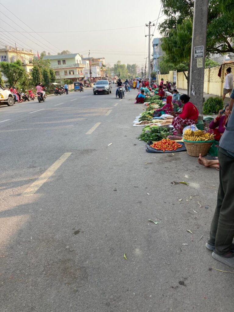 दाङ जिल्लाको सदरमुकाम घोराही बजारको मुख्य चोक आसपास देखिएको सन्ध्याकालिन मनोरम दृश्य । फोटोः न्युजरूम नेपाल